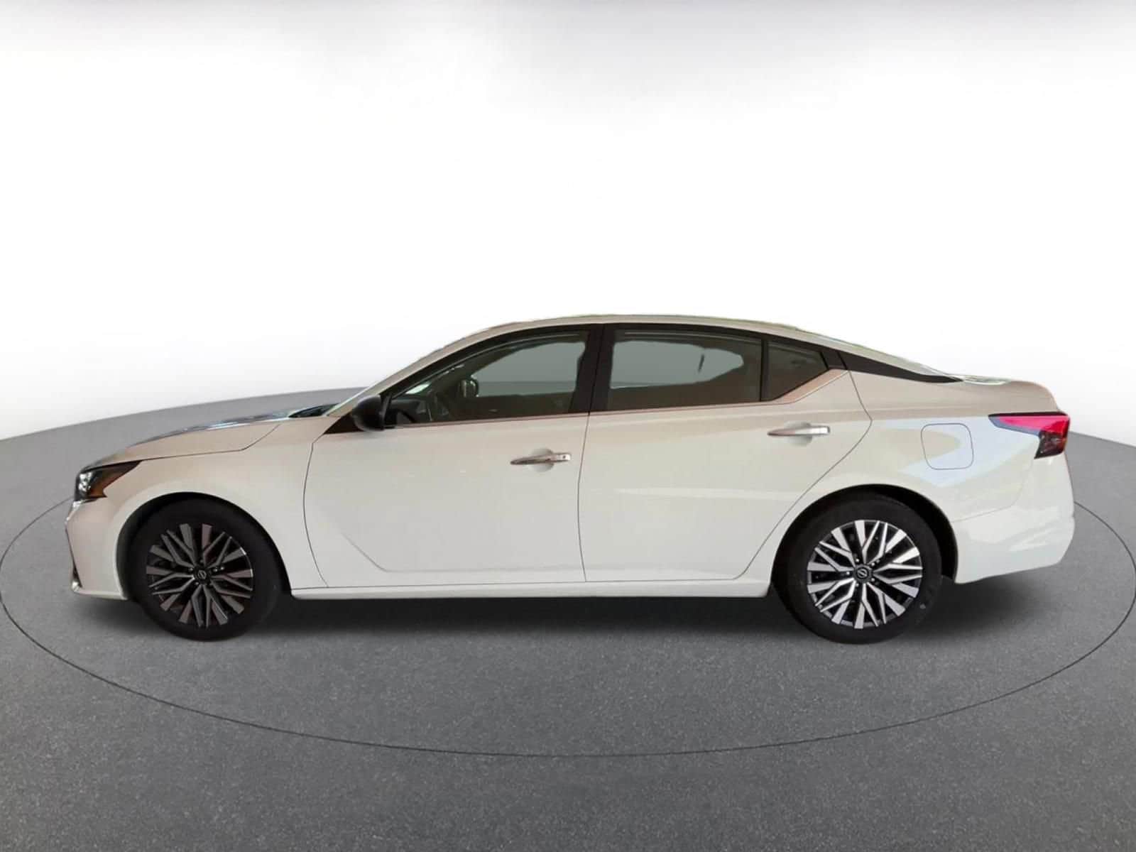 Thumbnail: 2025 Nissan Altima - 8