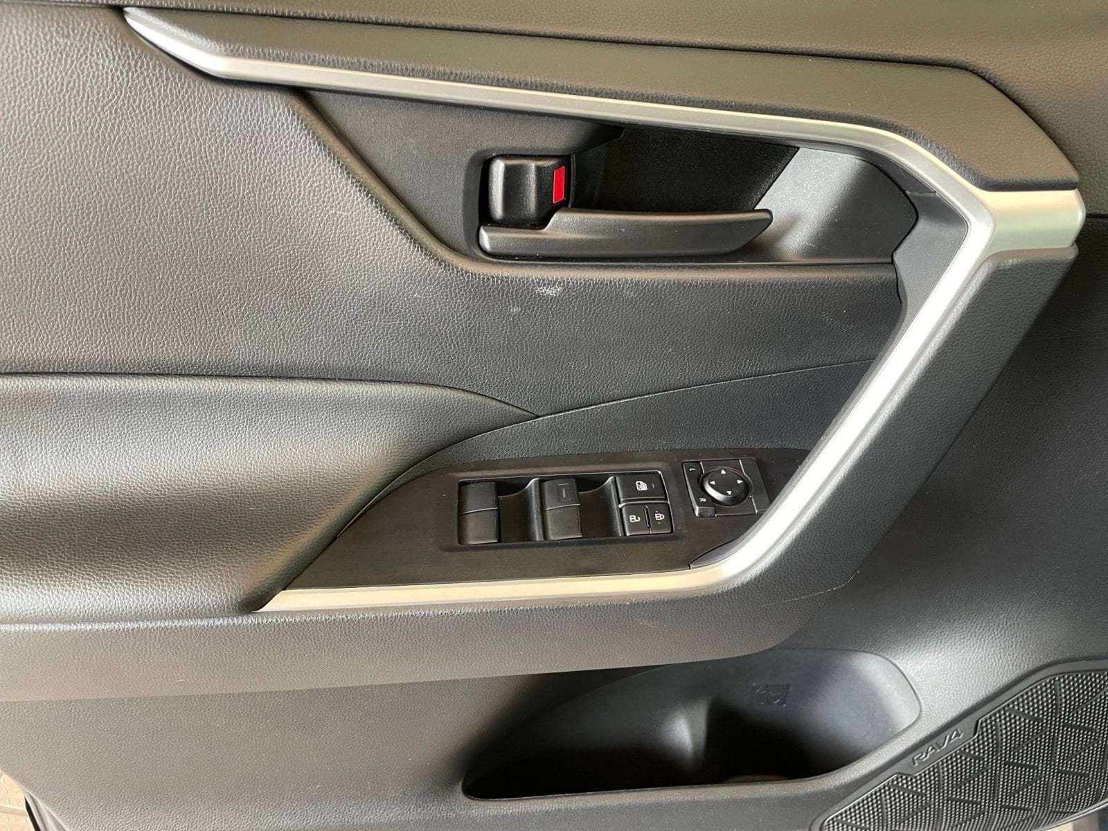 Thumbnail: 2025 Toyota RAV4 - 31