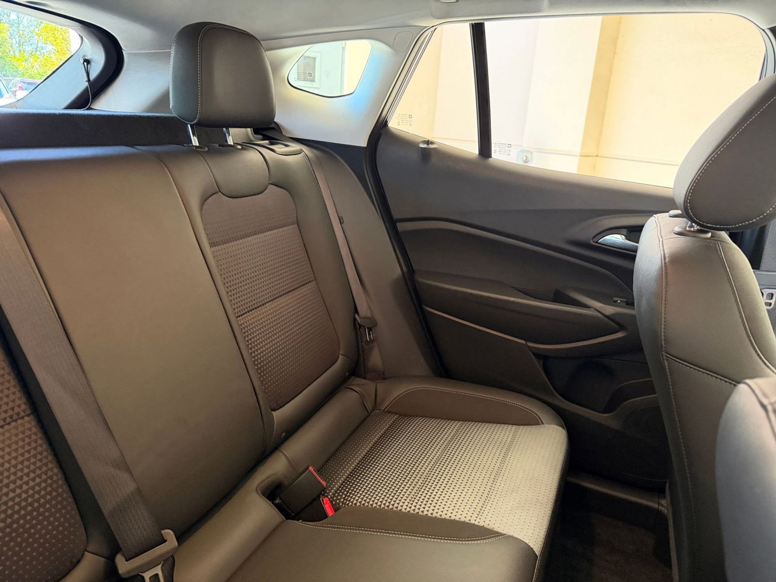 Thumbnail: 2025 Chevrolet Trax - 32