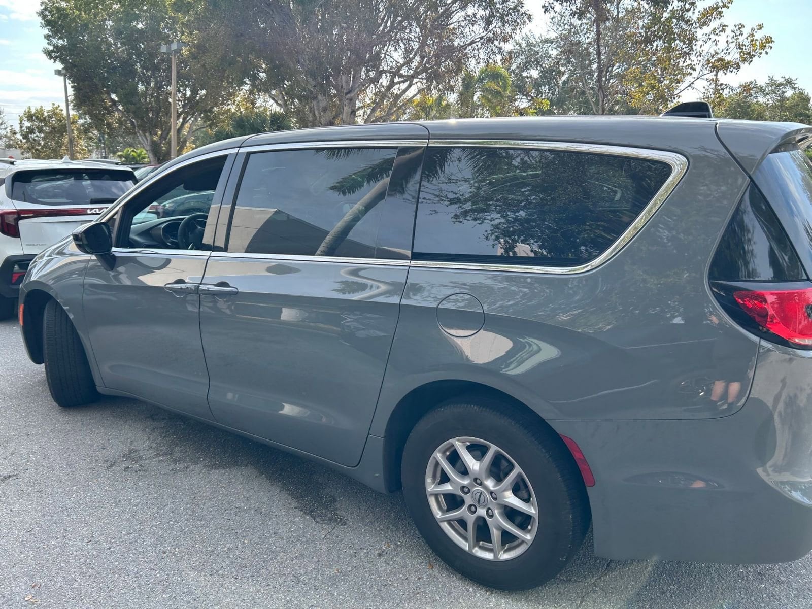 Thumbnail: 2025 Chrysler Pacifica - 6