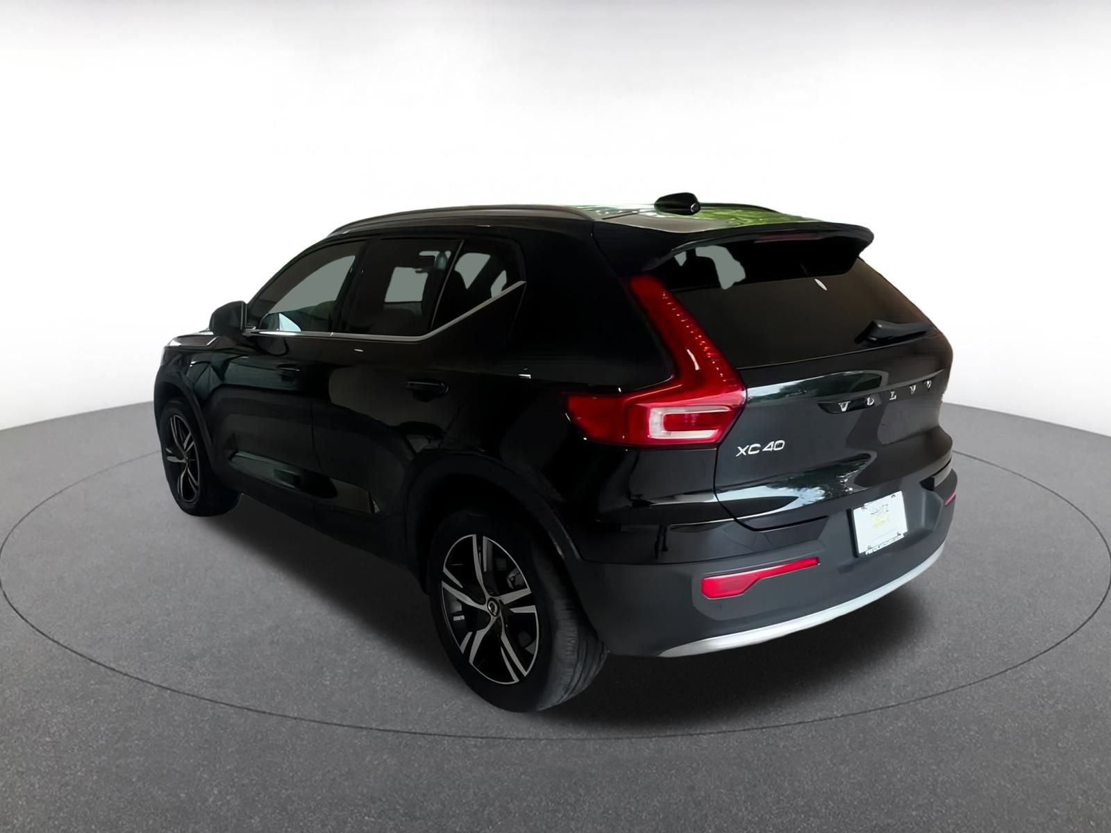 Thumbnail: 2024 Volvo XC40 - 8