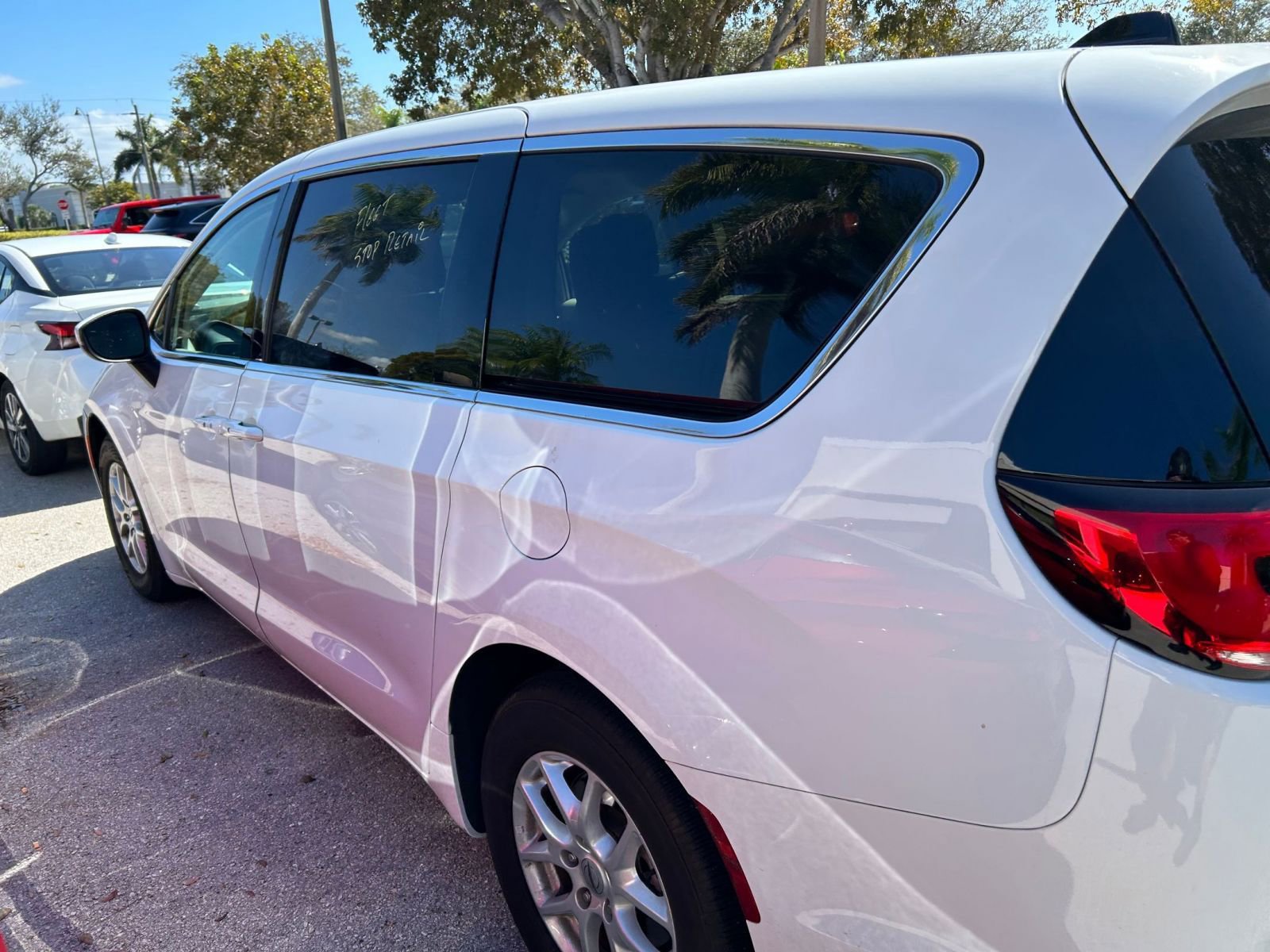 Thumbnail: 2023 Chrysler Pacifica - 6