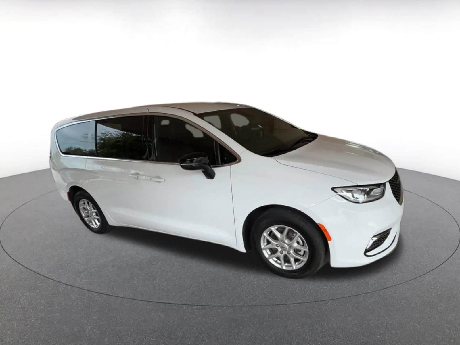 Thumbnail: 2025 Chrysler Pacifica - 2