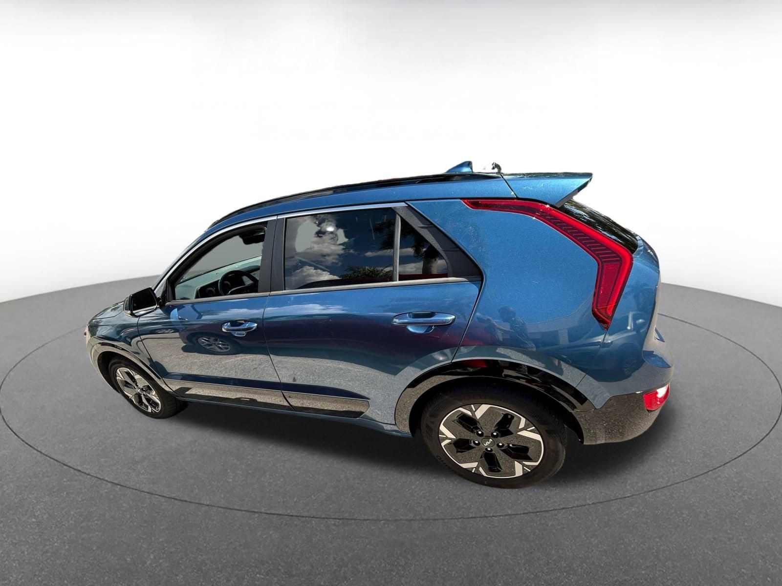 Thumbnail: 2023 Kia Niro - 5