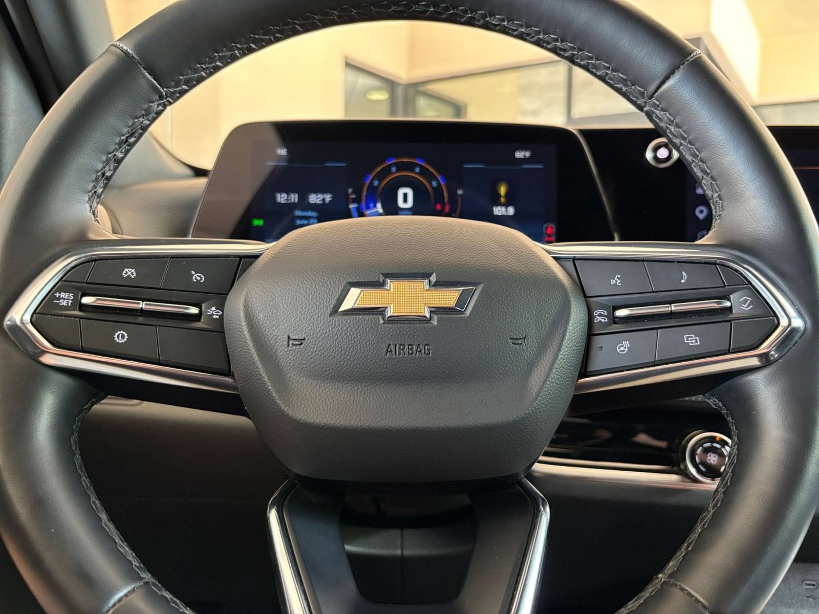 Thumbnail: 2025 Chevrolet Equinox - 25