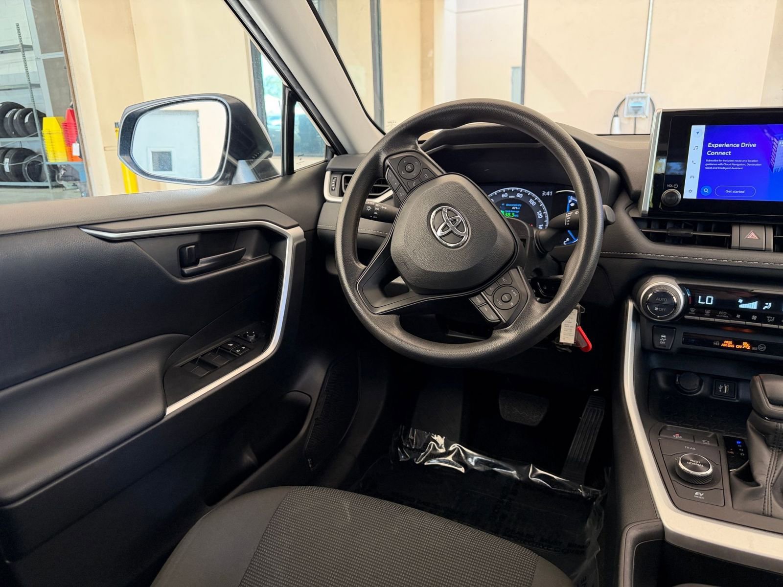 Thumbnail: 2025 Toyota RAV4 - 29