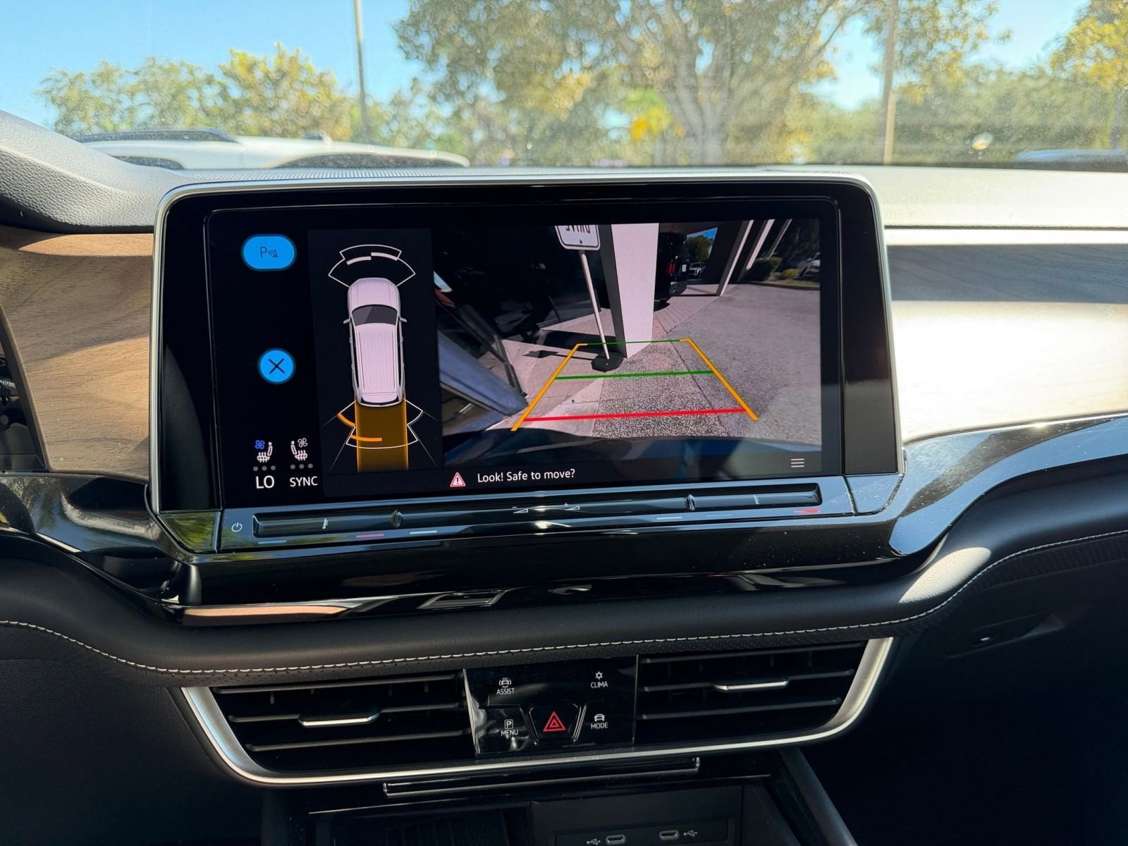 Thumbnail: 2025 Volkswagen Atlas - 17