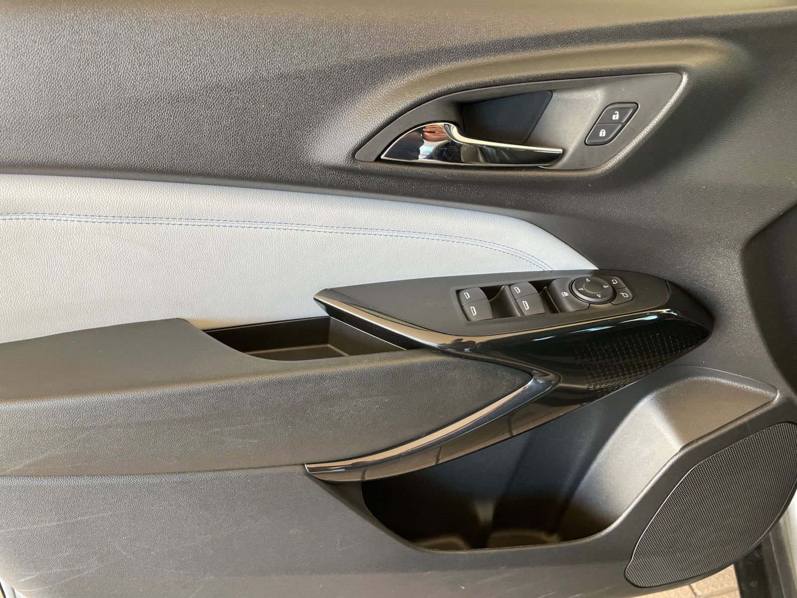 Thumbnail: 2025 Chevrolet Trax - 18