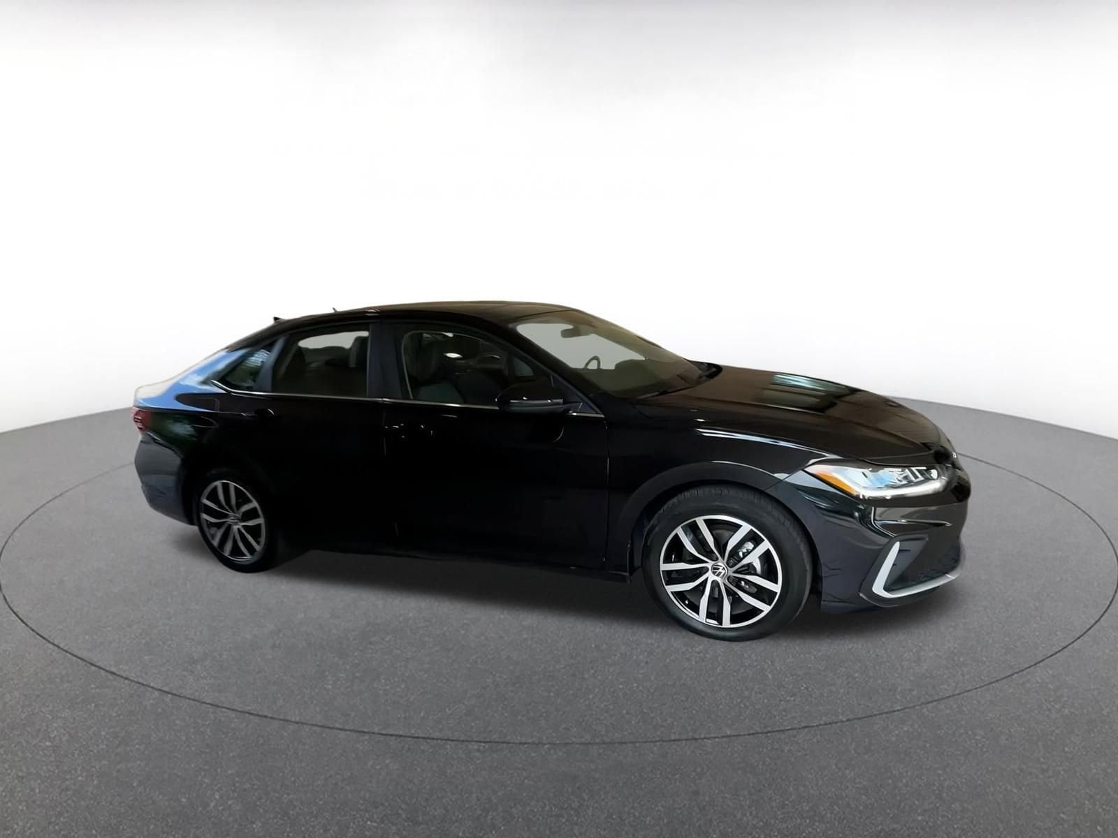 Thumbnail: 2025 Volkswagen Jetta - 2