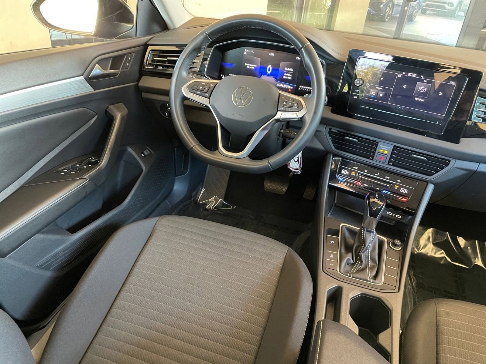 Thumbnail: 2025 Volkswagen Jetta - 32