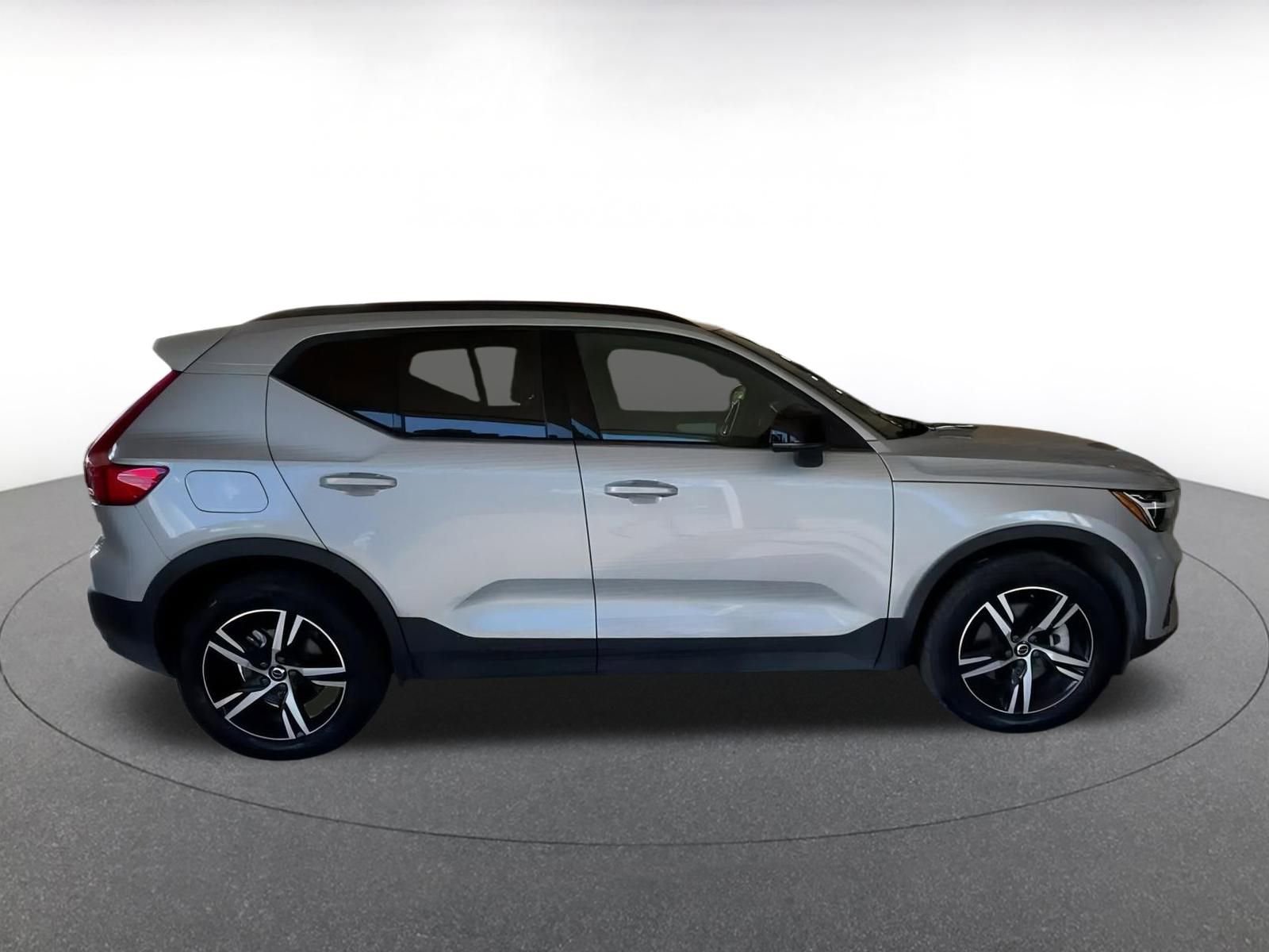 Thumbnail: 2024 Volvo XC40 - 16