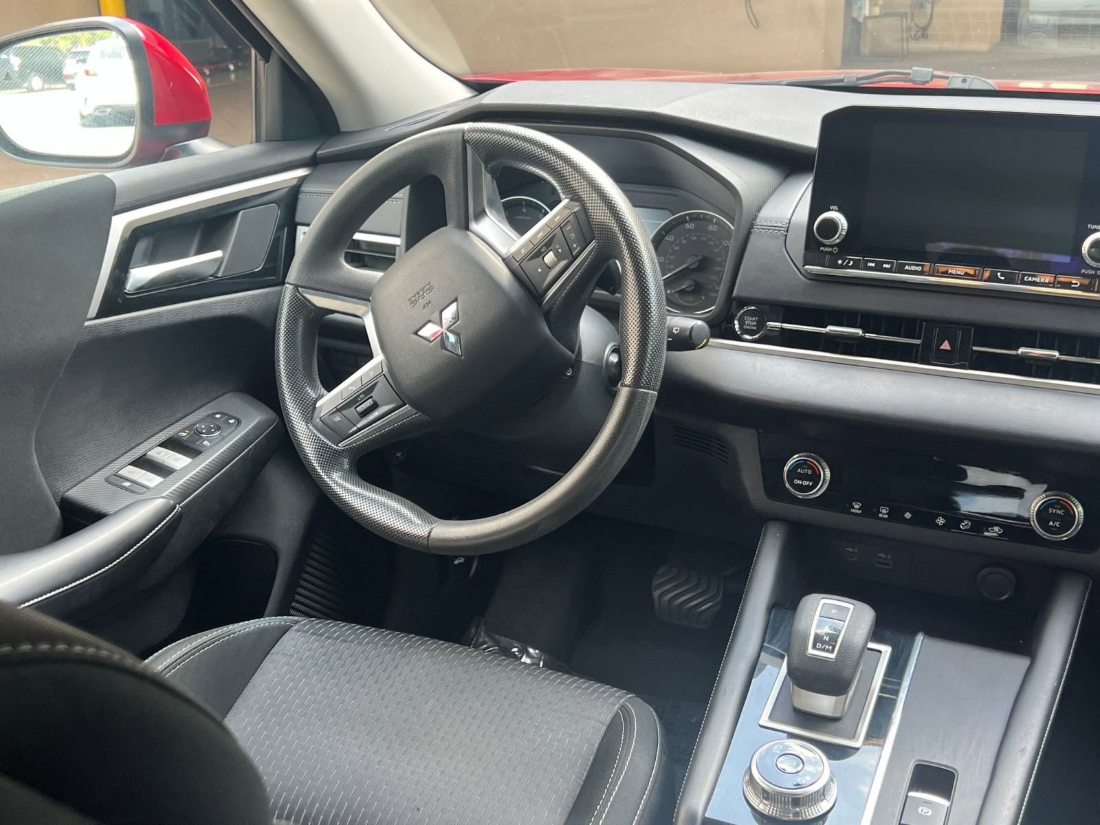 Thumbnail: 2022 Mitsubishi Outlander - 23