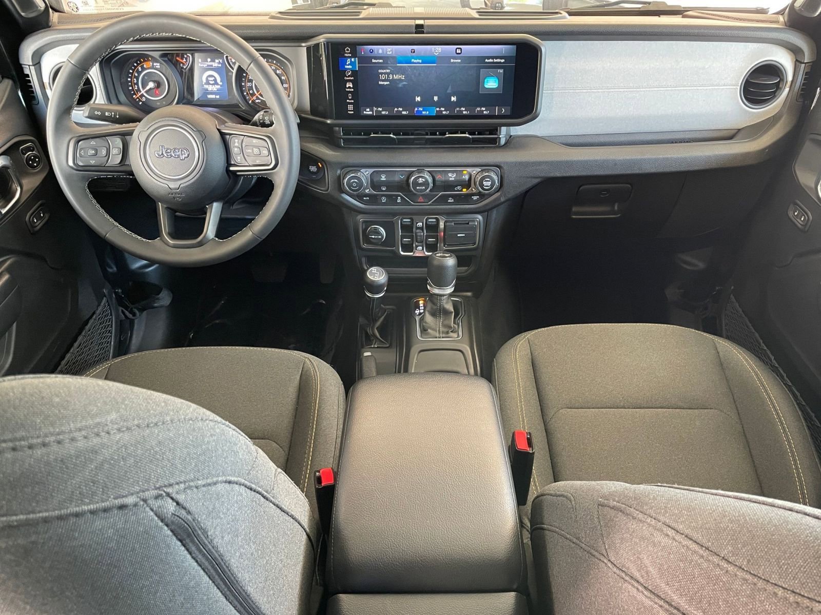 Thumbnail: 2025 Jeep Wrangler - 32