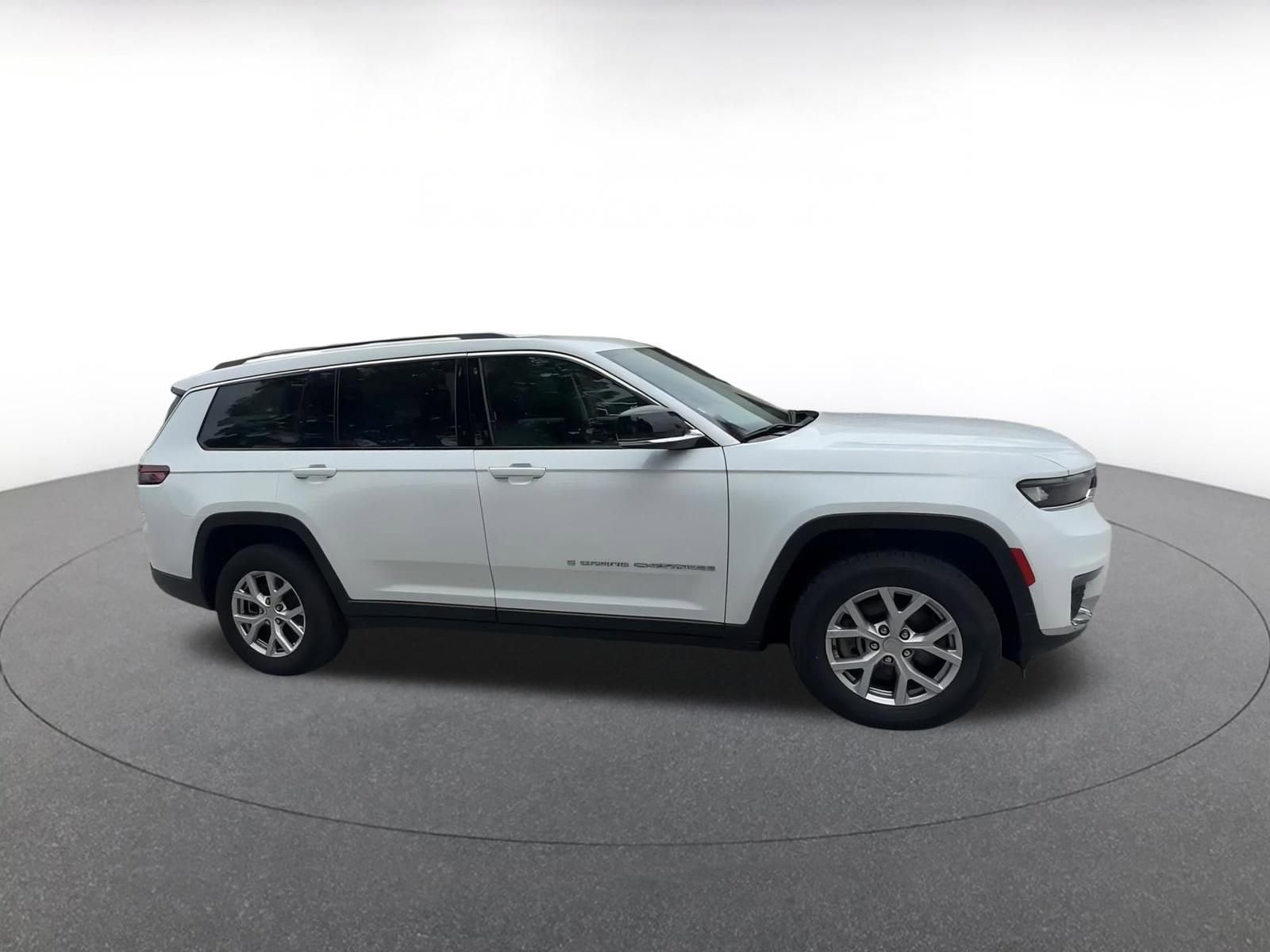 2022 Jeep Grand Cherokee Limited Edition 2