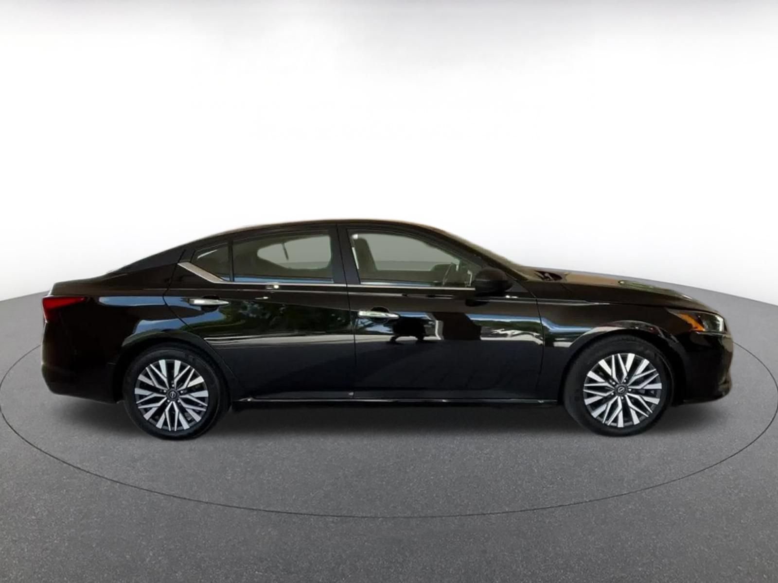 Thumbnail: 2025 Nissan Altima - 16