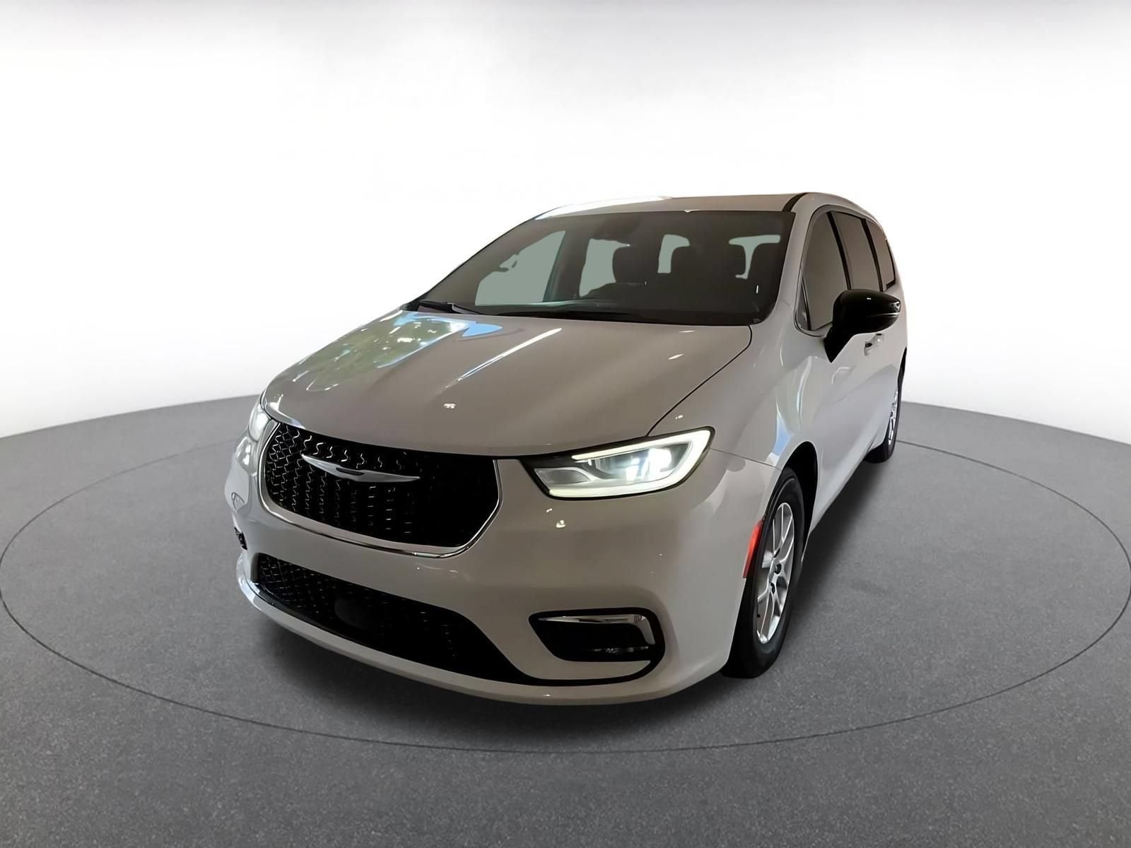 Thumbnail: 2025 Chrysler Pacifica - 6