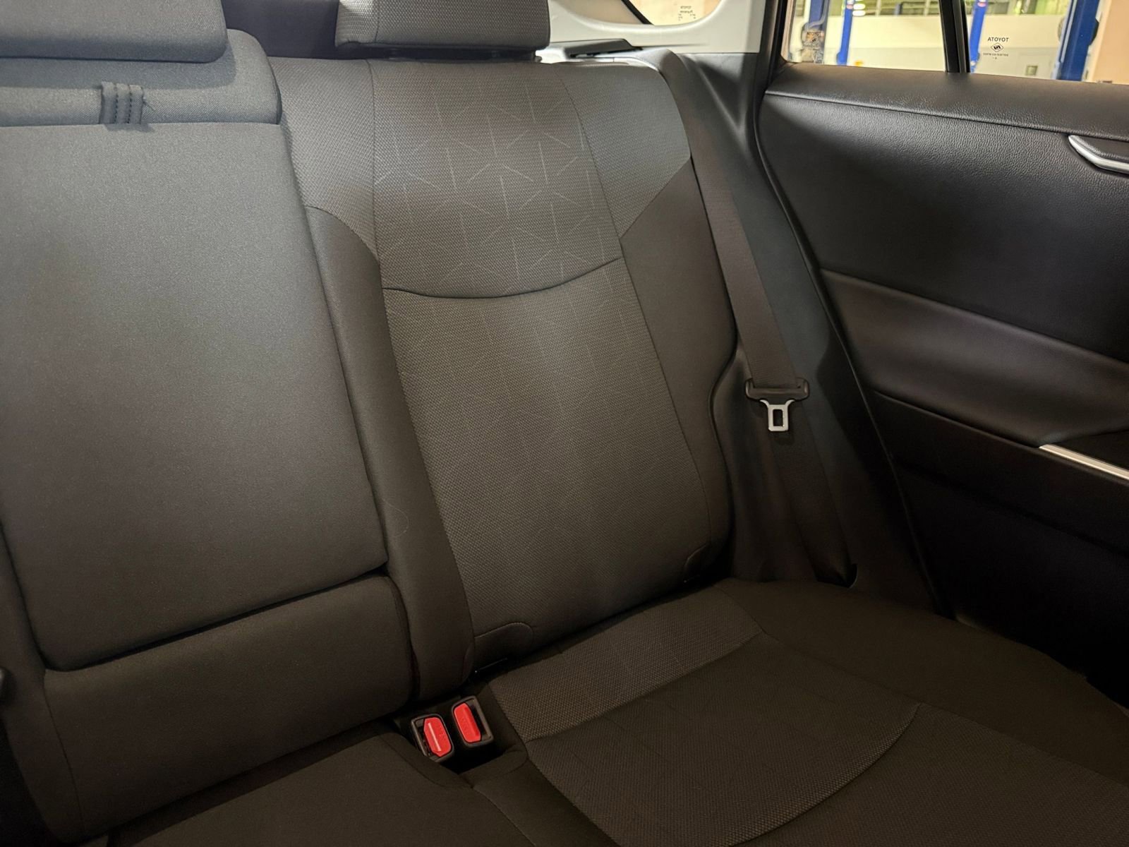 Thumbnail: 2025 Toyota RAV4 - 31