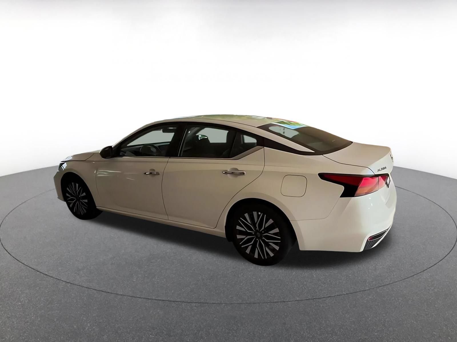 Thumbnail: 2025 Nissan Altima - 10