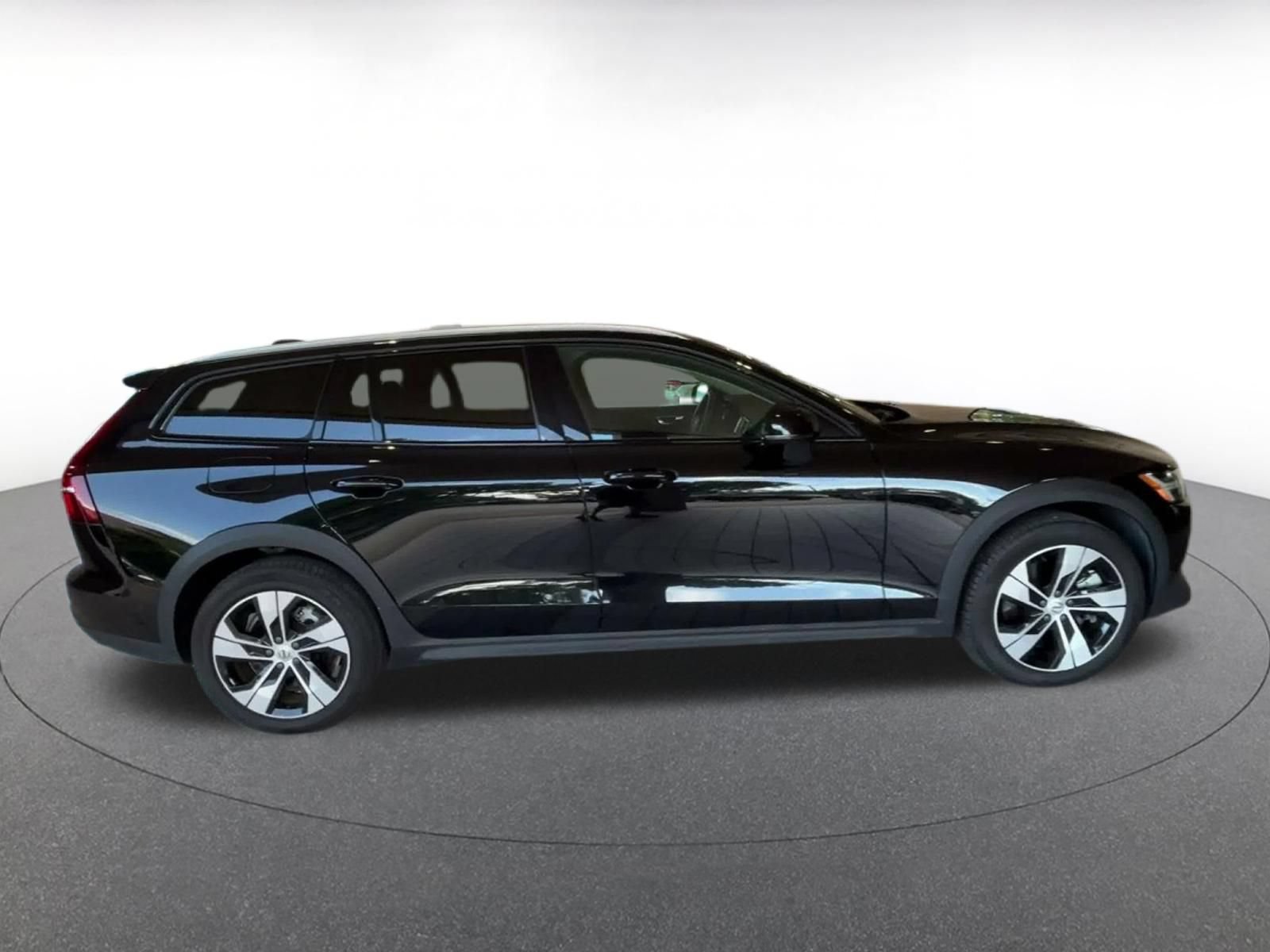 Thumbnail: 2025 Volvo S60 - 13