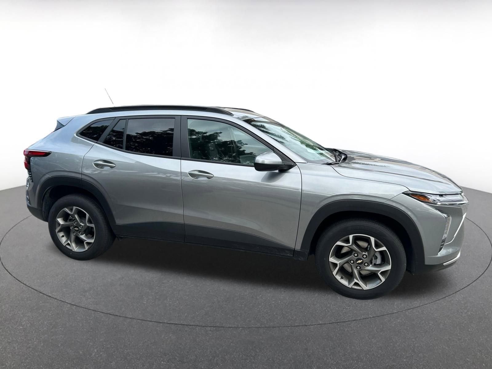 Thumbnail: 2025 Chevrolet Trax - 8