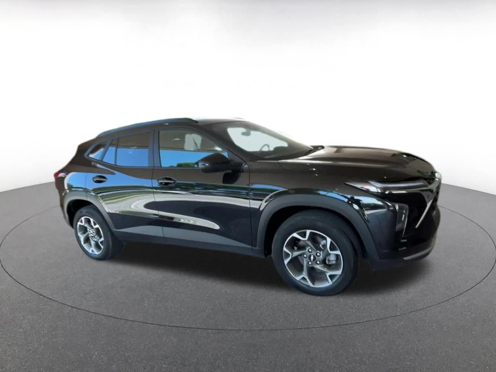 Thumbnail: 2025 Chevrolet Trax - 2