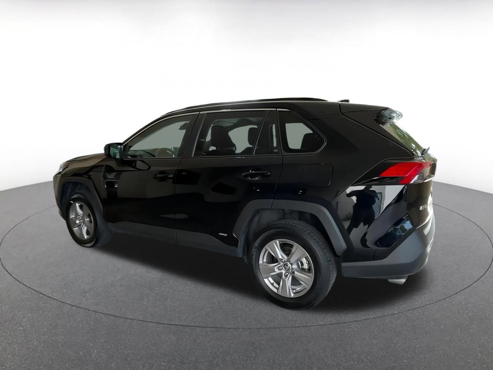 Thumbnail: 2025 Toyota RAV4 - 8