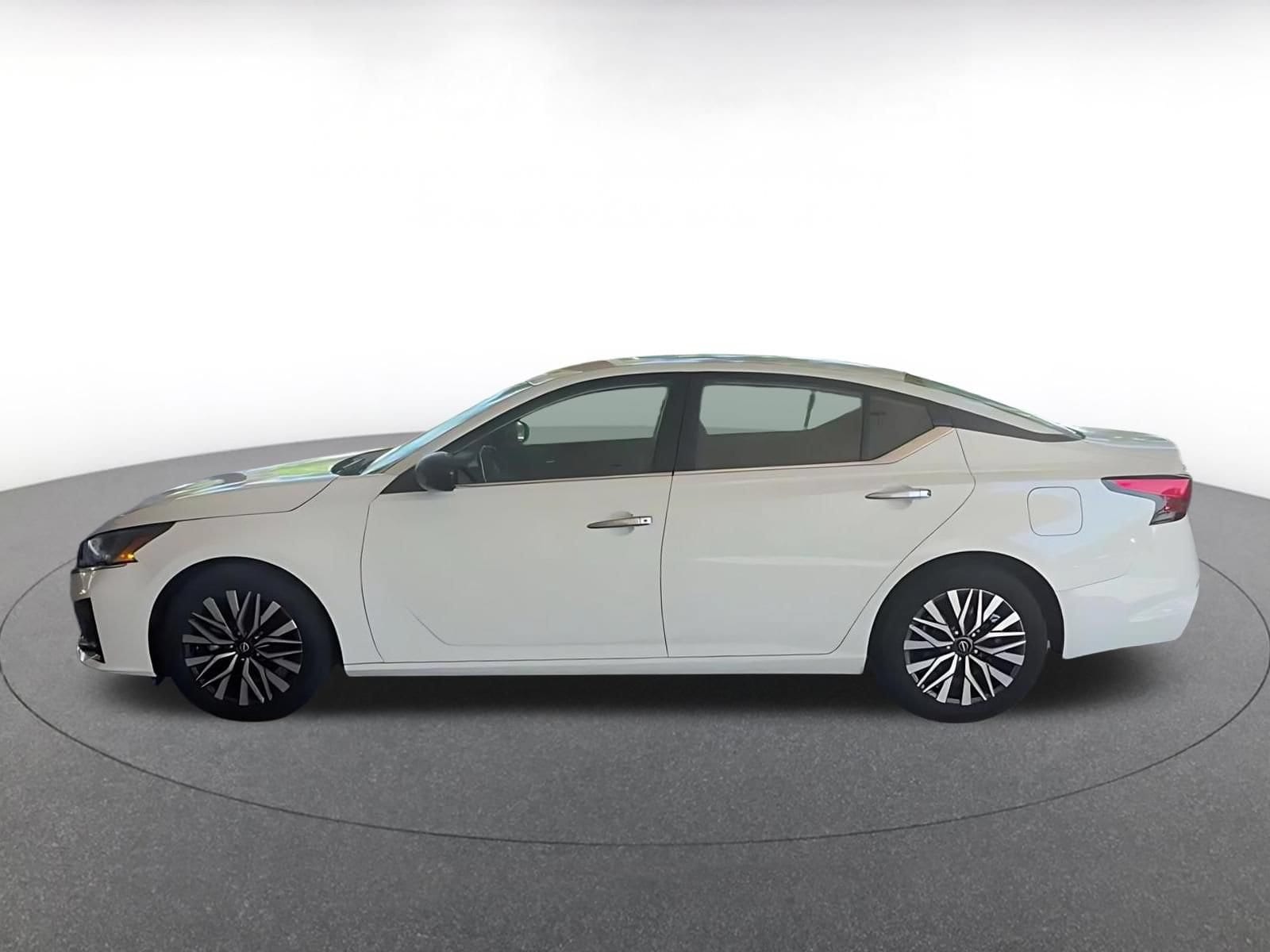 Thumbnail: 2025 Nissan Altima - 8