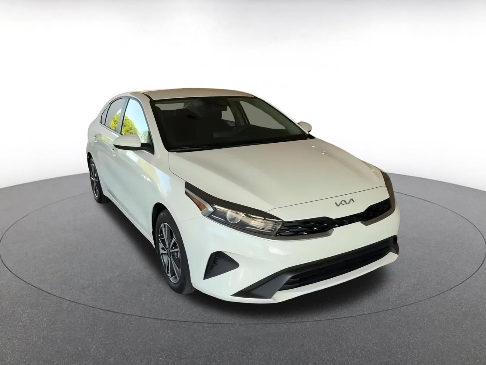 Thumbnail: 2024 Kia Forte - 3