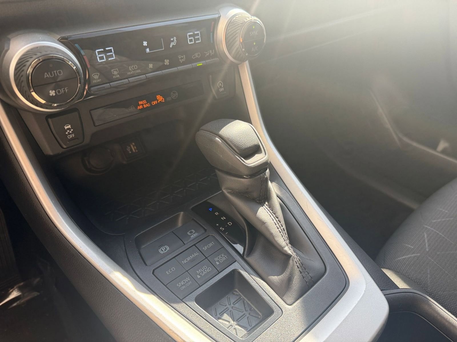 Thumbnail: 2025 Toyota RAV4 - 35