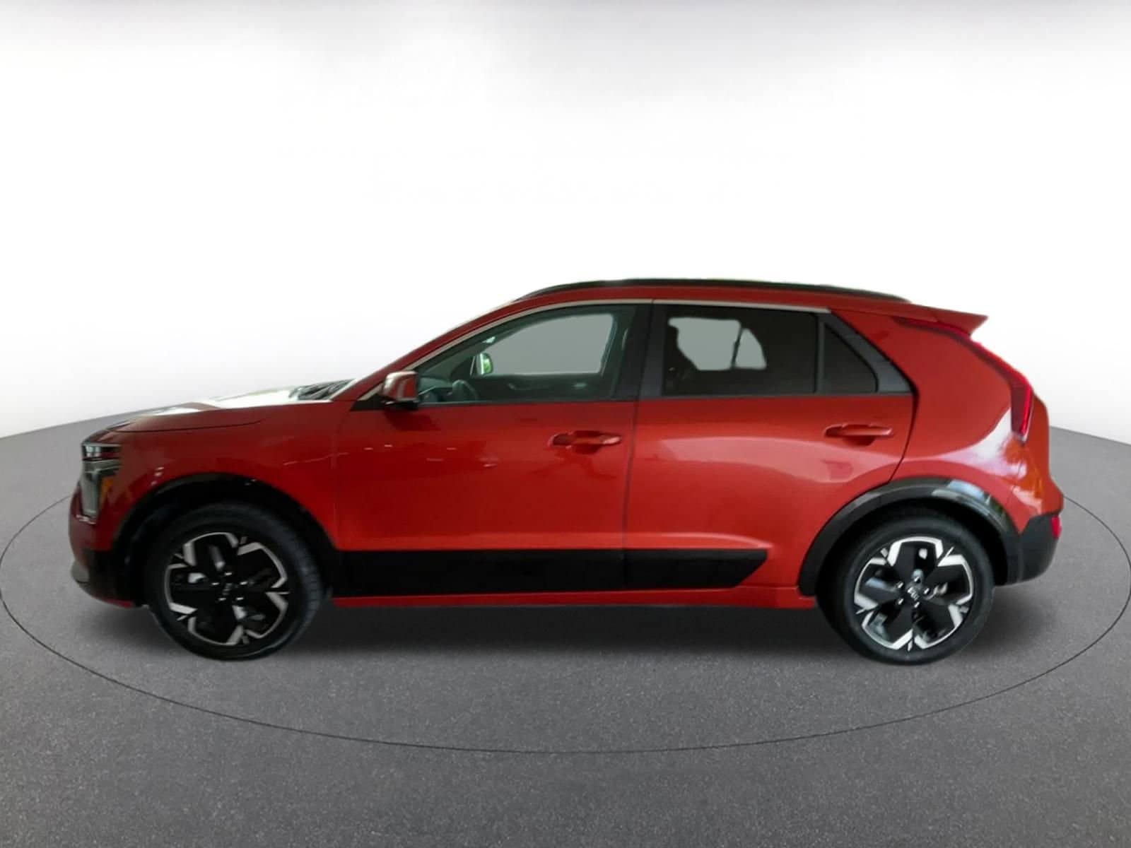 Thumbnail: 2023 Kia Niro - 8