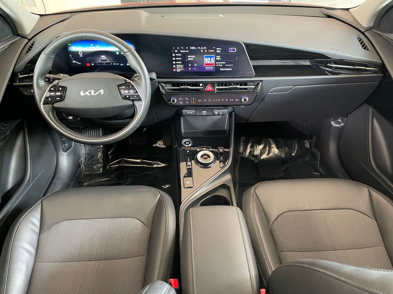 Thumbnail: 2023 Kia Niro - 34