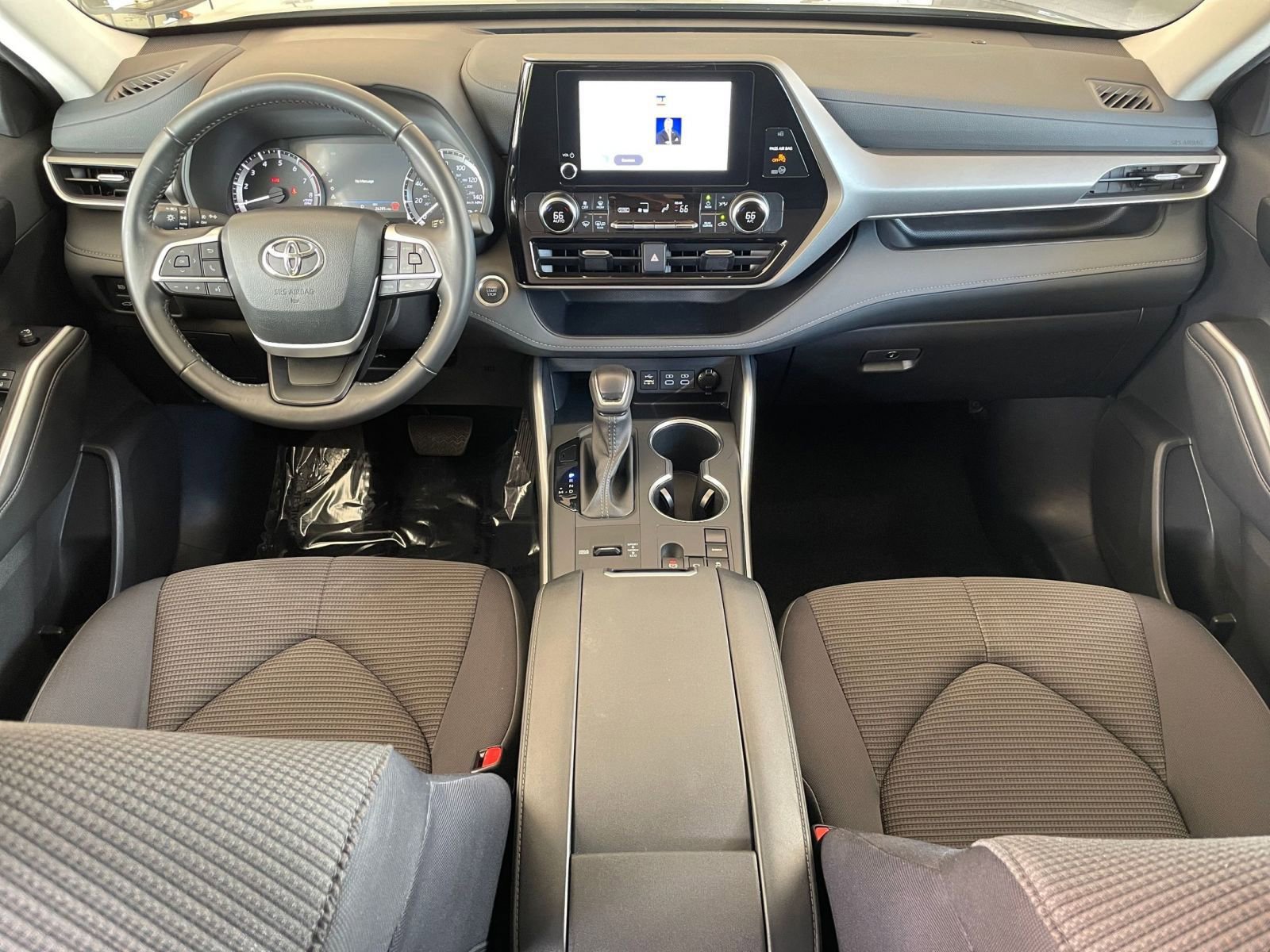 Thumbnail: 2025 Toyota Highlander - 35