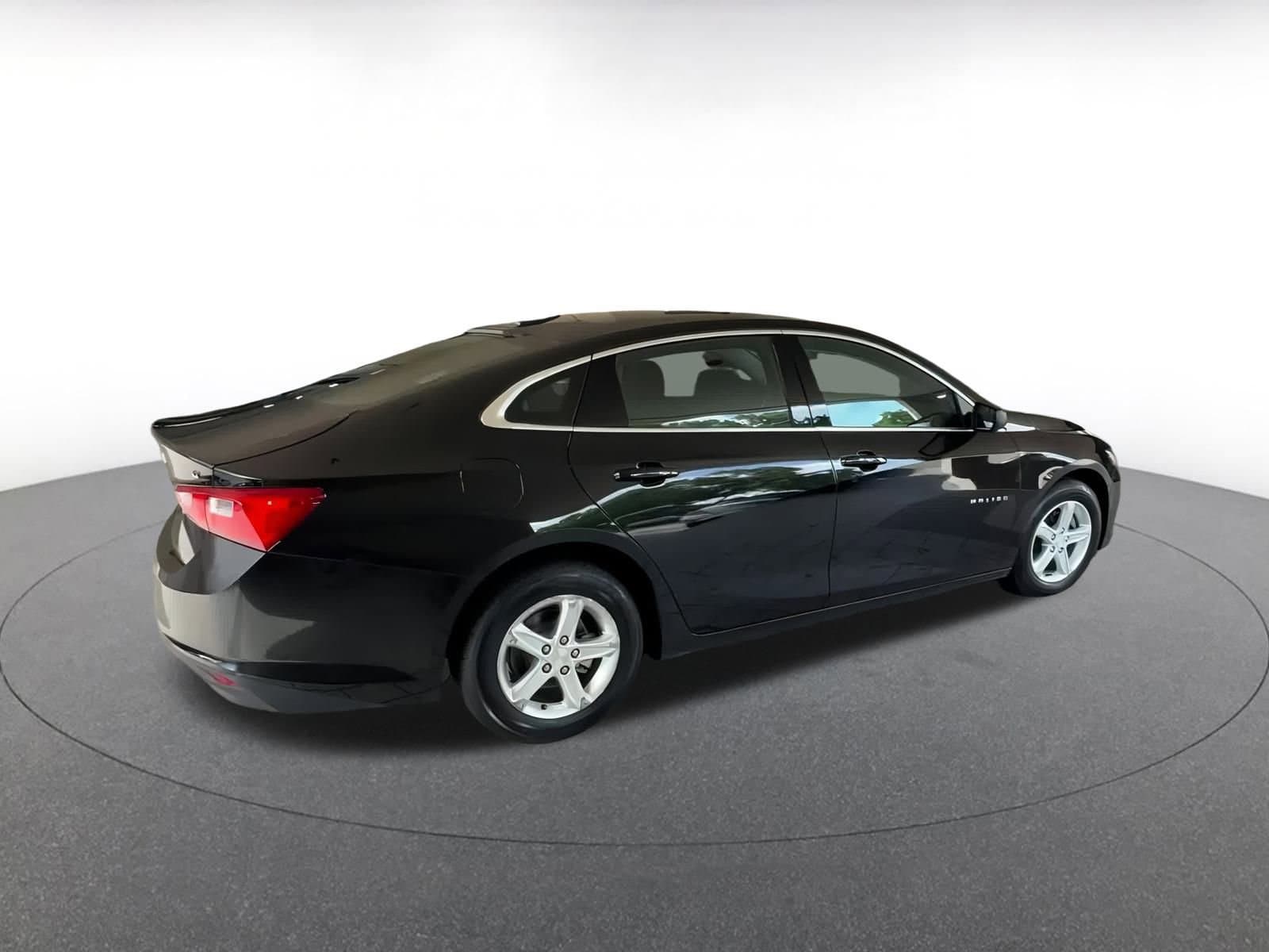 Thumbnail: 2023 Chevrolet Malibu - 15