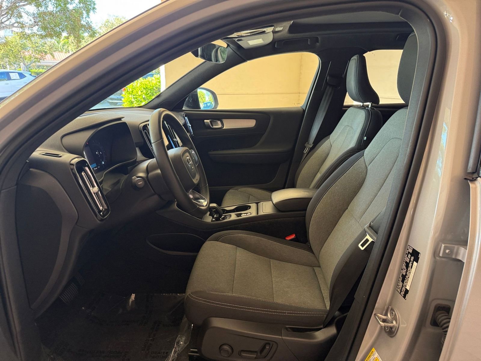 Thumbnail: 2024 Volvo XC40 - 21