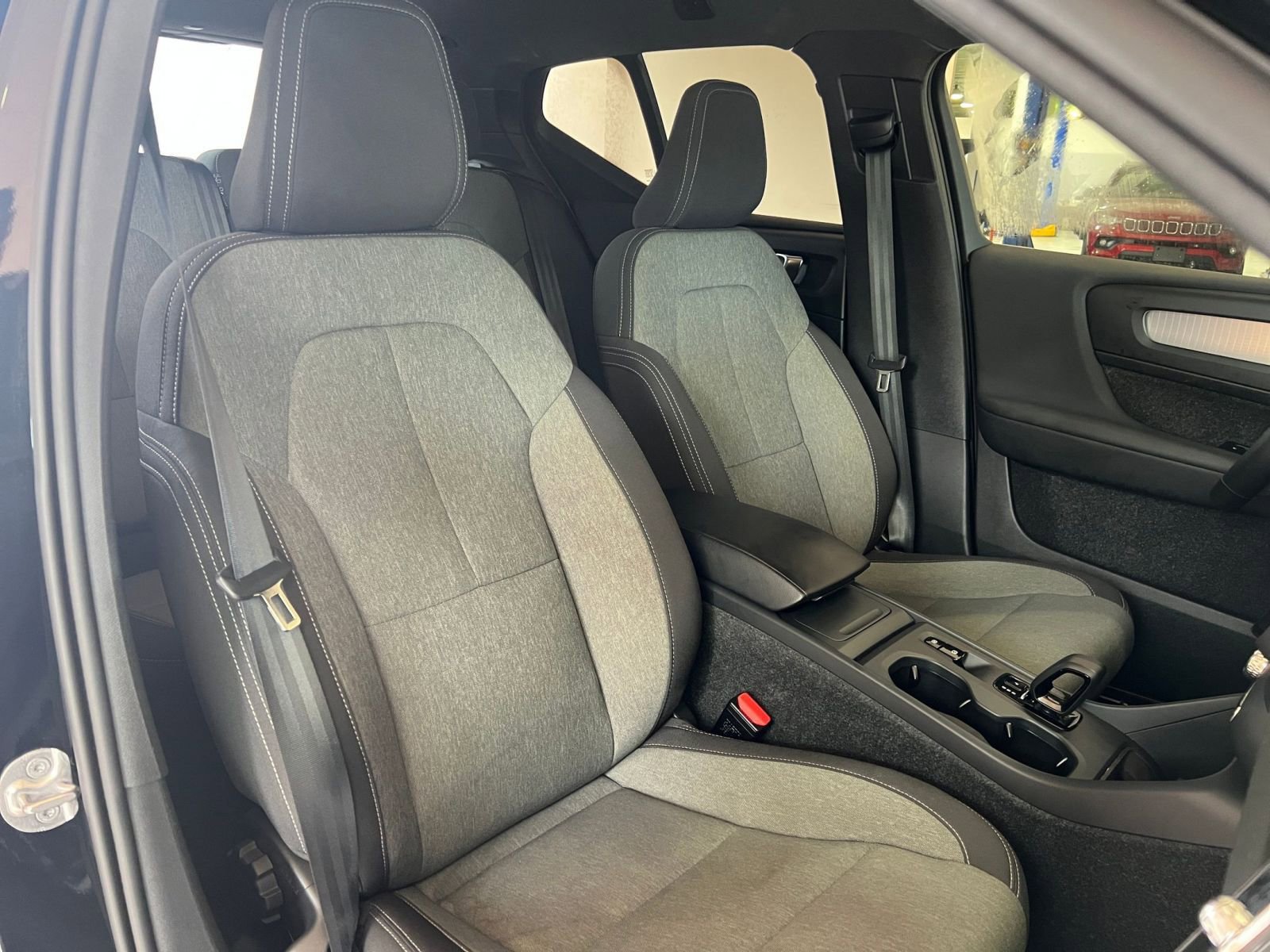 Thumbnail: 2024 Volvo XC40 - 30