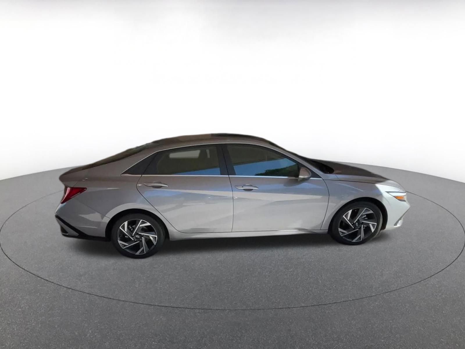 Thumbnail: 2025 Hyundai Elantra - 16