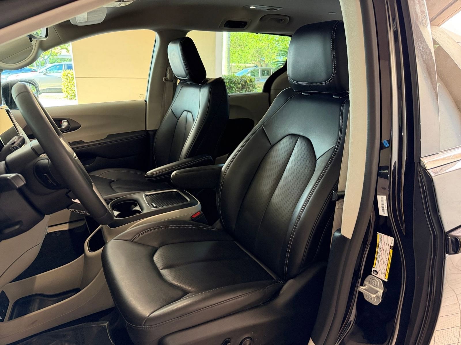 Thumbnail: 2024 Chrysler Pacifica - 23