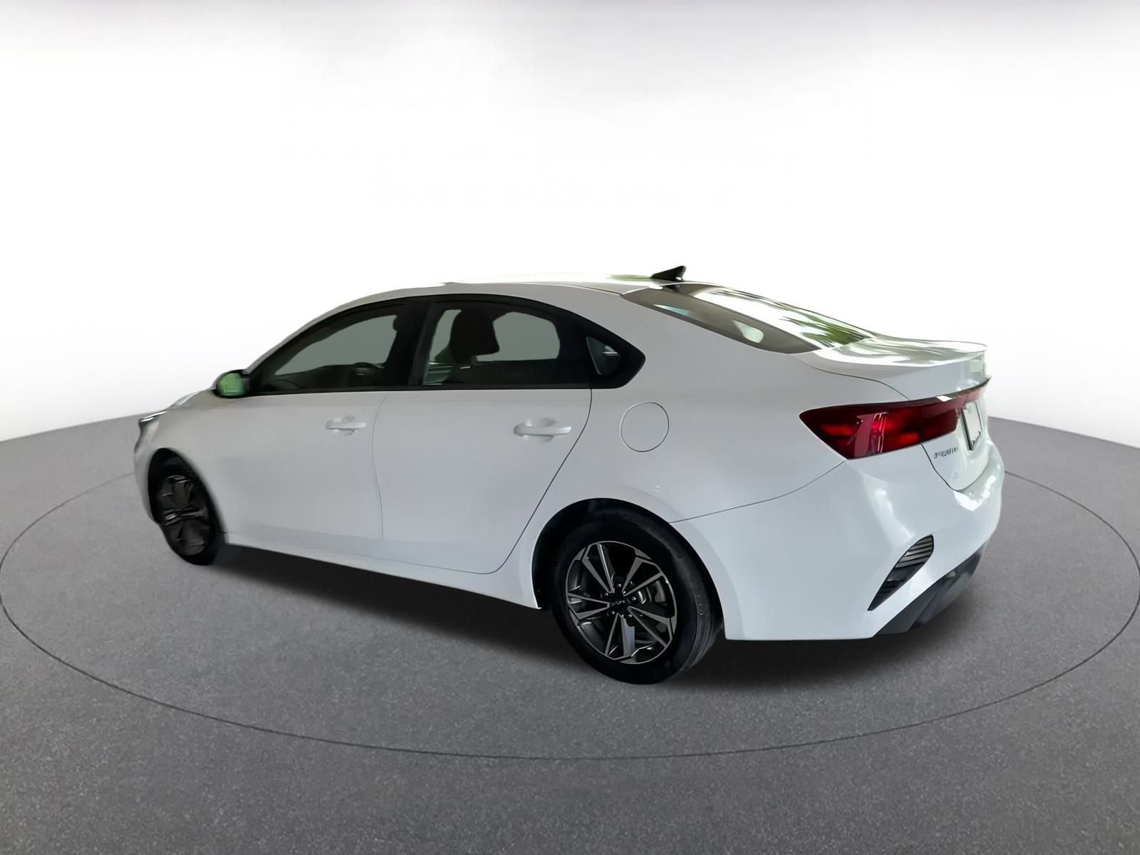Thumbnail: 2024 Kia Forte - 9