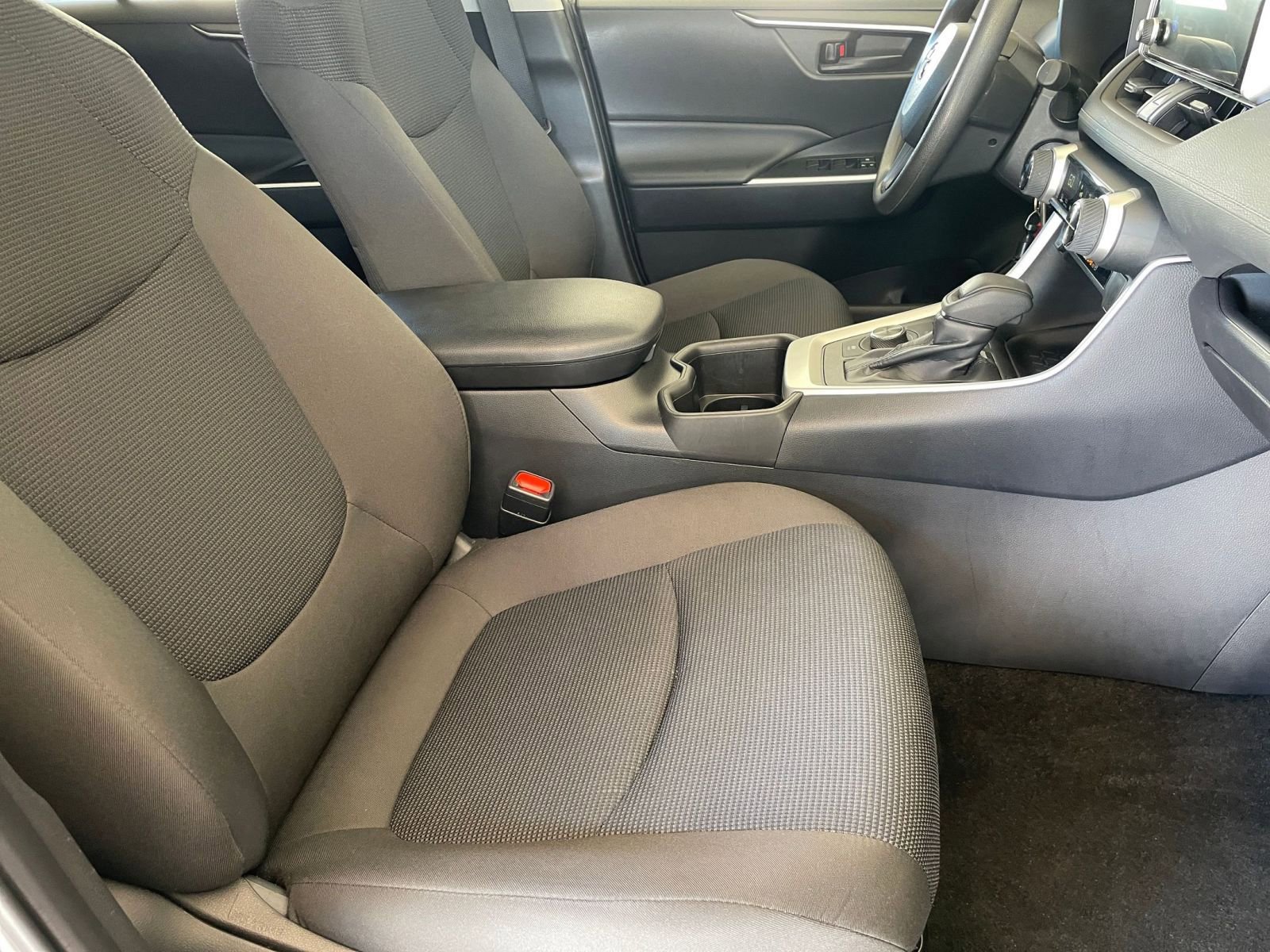 Thumbnail: 2025 Toyota RAV4 - 35