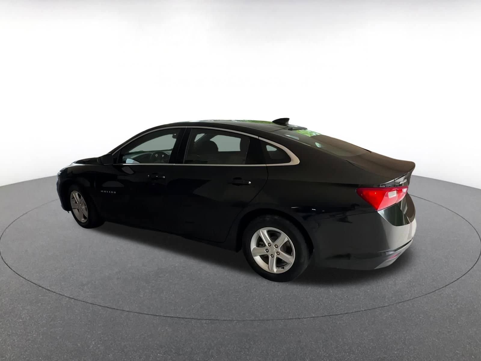 Thumbnail: 2023 Chevrolet Malibu - 10
