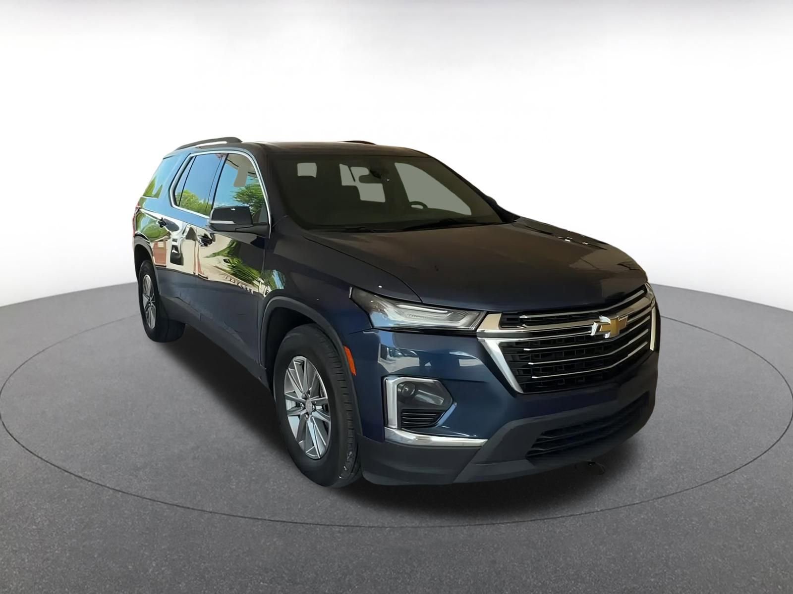 Thumbnail: 2023 Chevrolet Traverse - 3