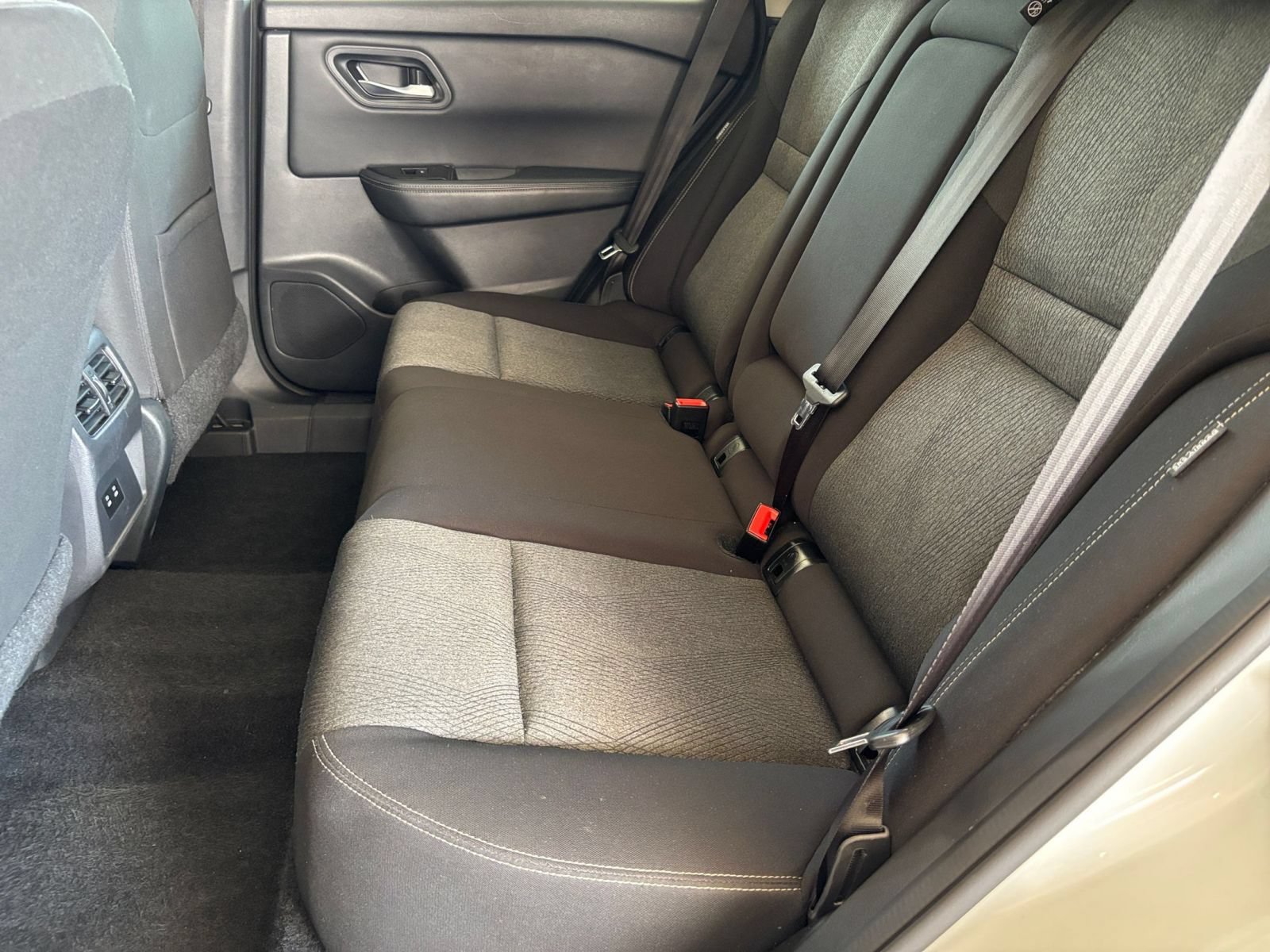 2025 Nissan Rogue SV - Photo 27