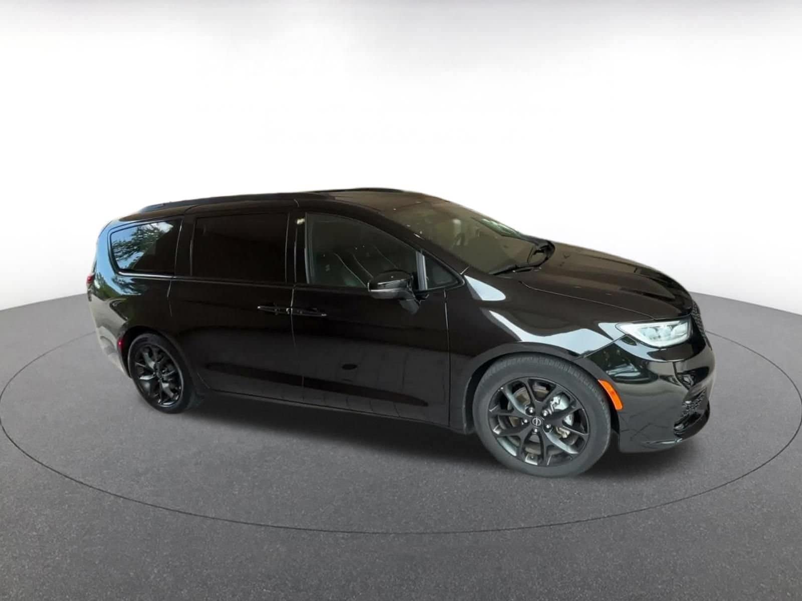 Thumbnail: 2025 Chrysler Pacifica - 2
