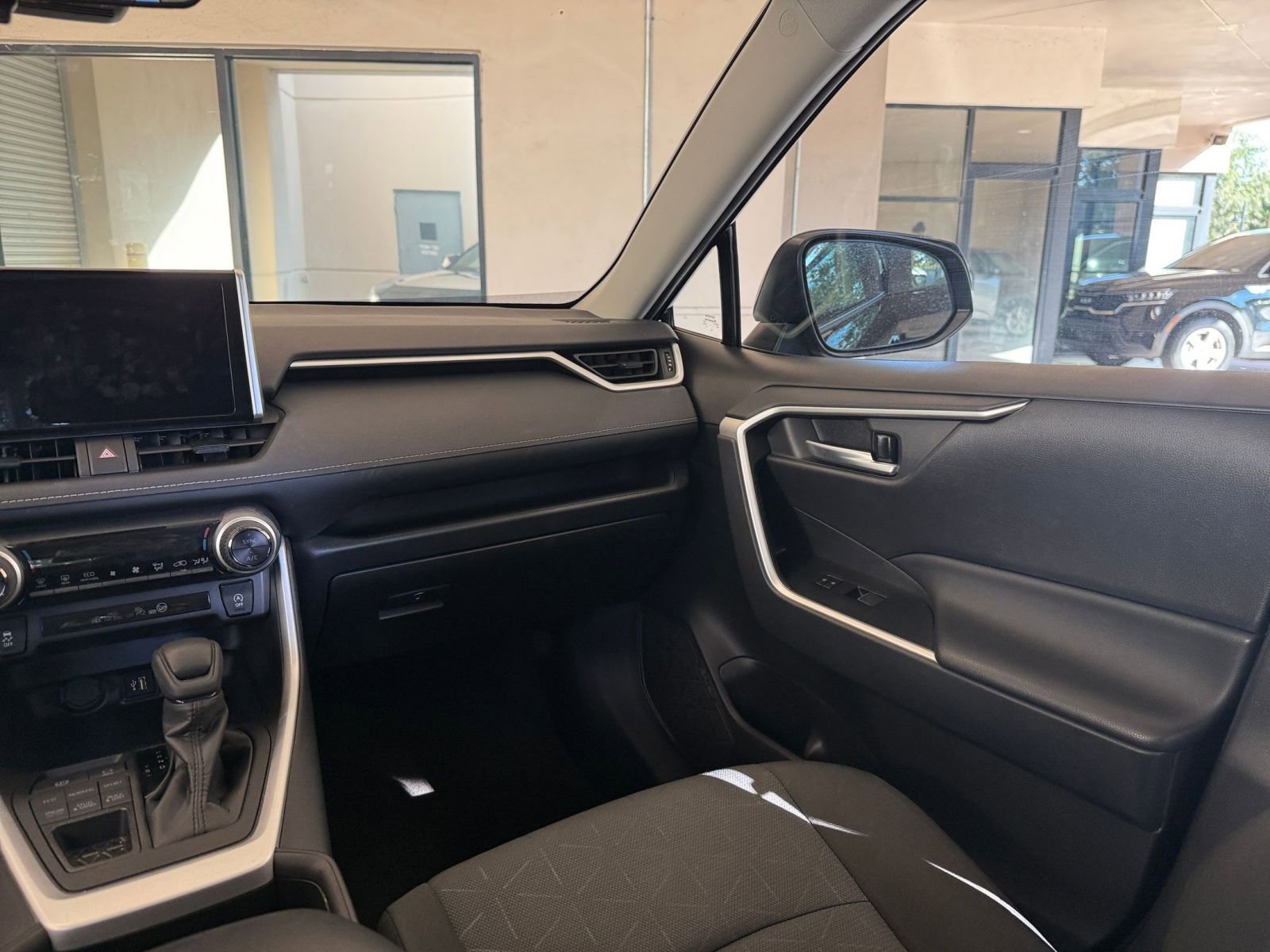 Thumbnail: 2025 Toyota RAV4 - 29