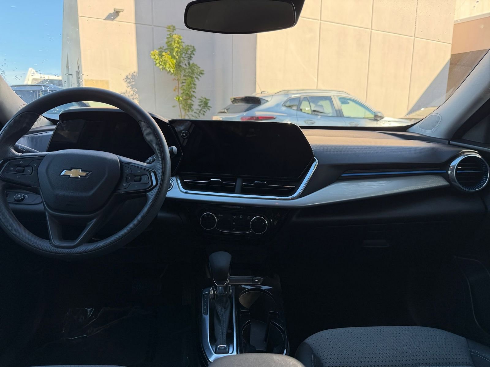 Thumbnail: 2025 Chevrolet Trax - 28