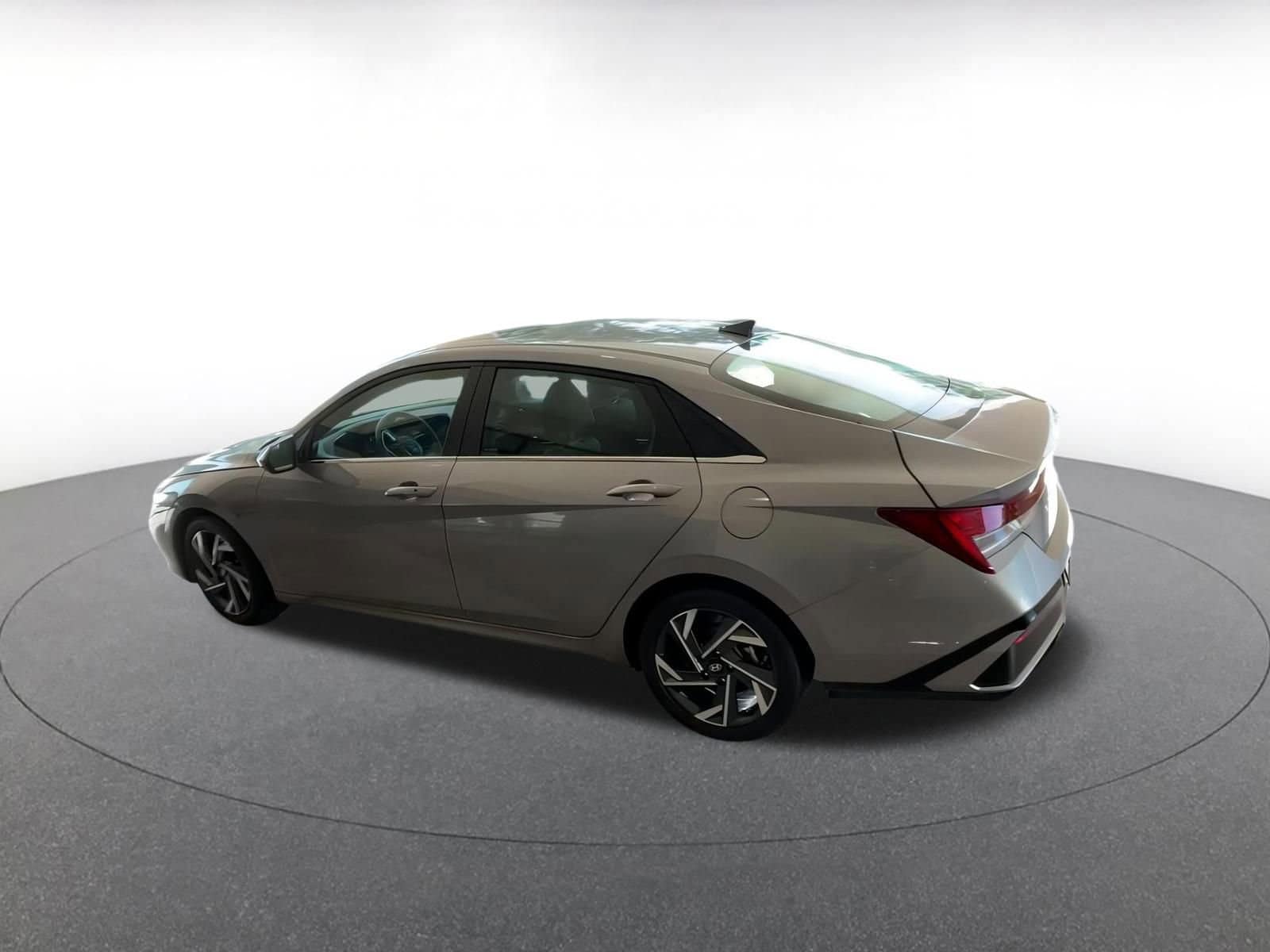 Thumbnail: 2025 Hyundai Elantra - 10