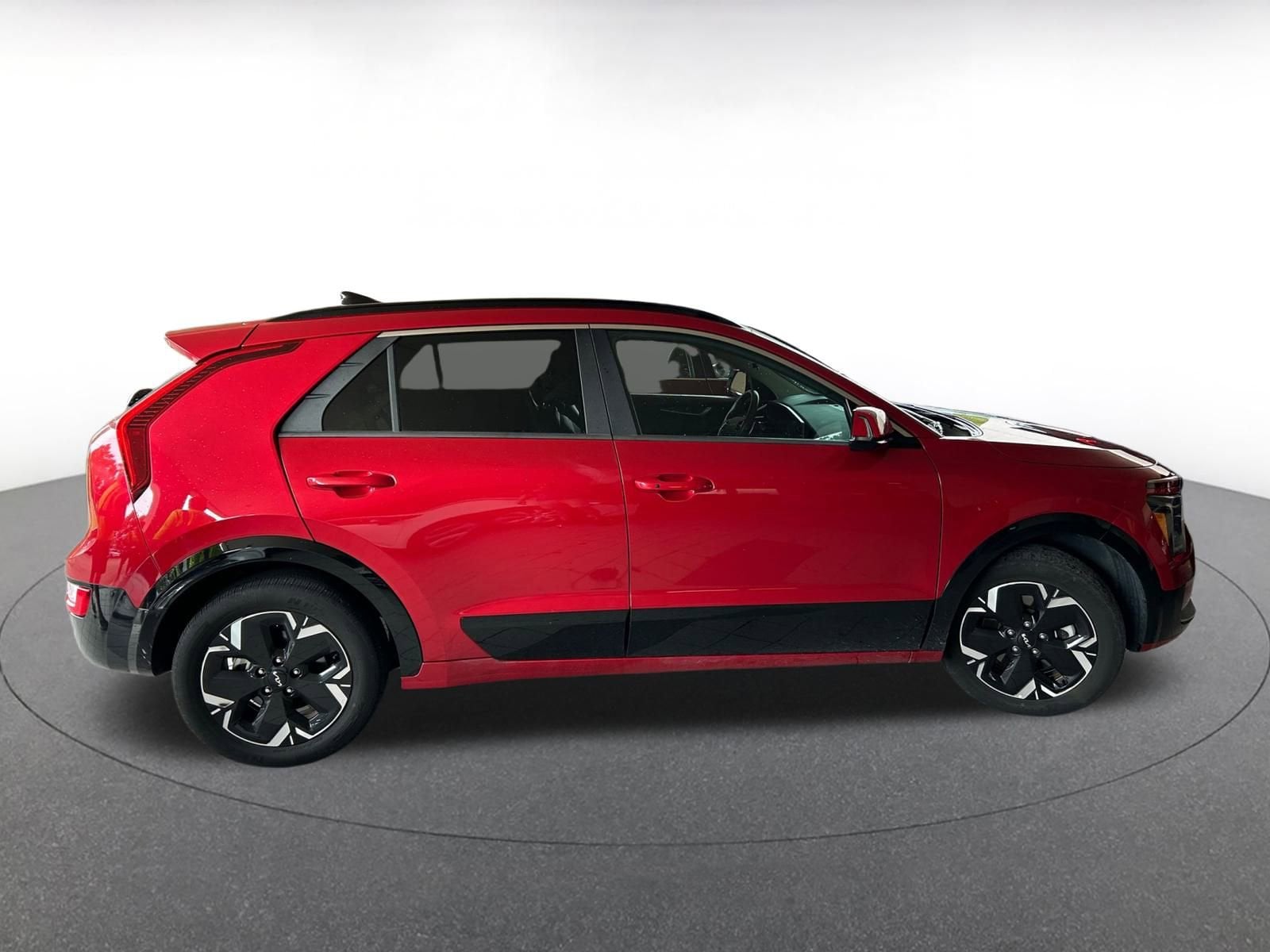 Thumbnail: 2023 Kia Niro - 8