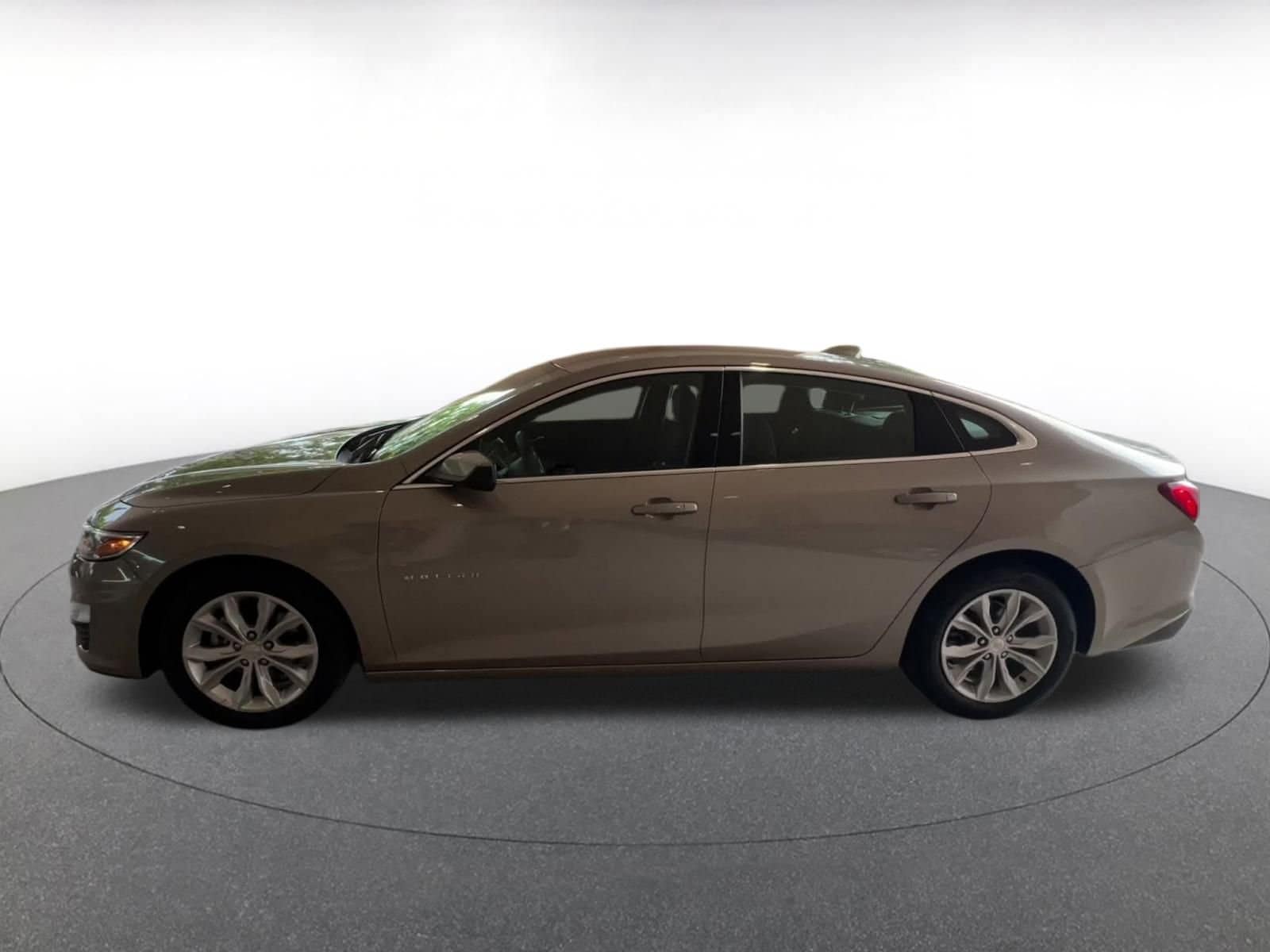 Thumbnail: 2024 Chevrolet Malibu - 9