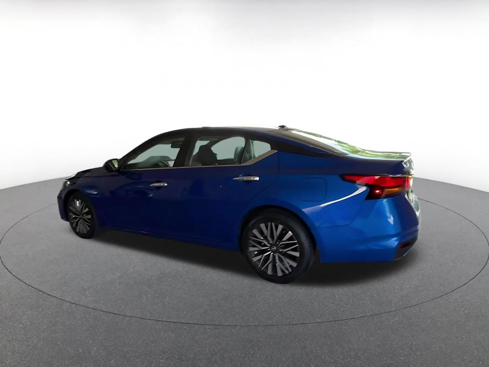 Thumbnail: 2025 Nissan Altima - 8