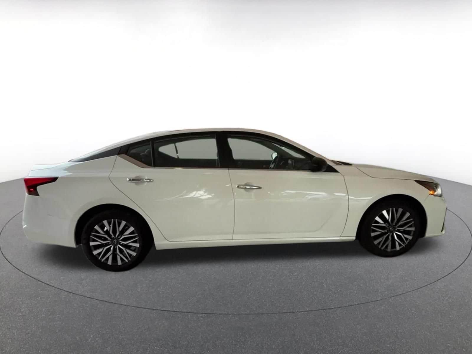 Thumbnail: 2025 Nissan Altima - 16